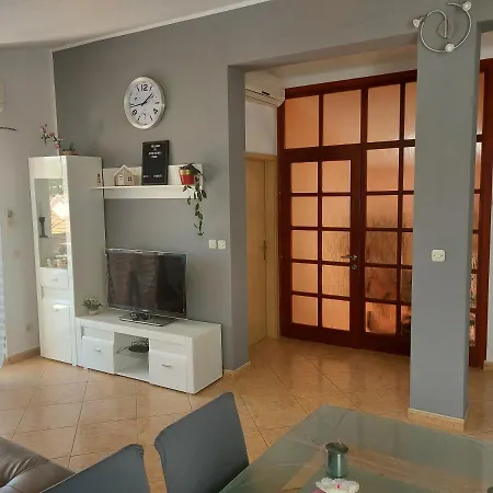 Prgin Apartment *